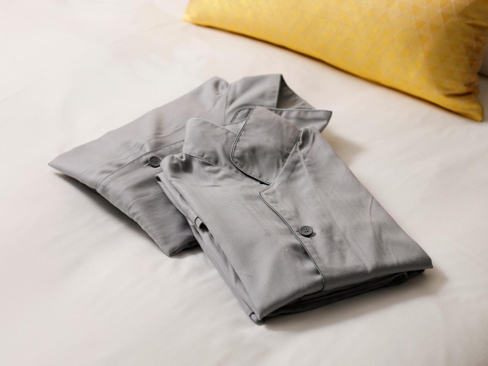 The Hotel Sanraku Kanazawa 21Th December 2022 Open Δωμάτιο φωτογραφία A folded shirt