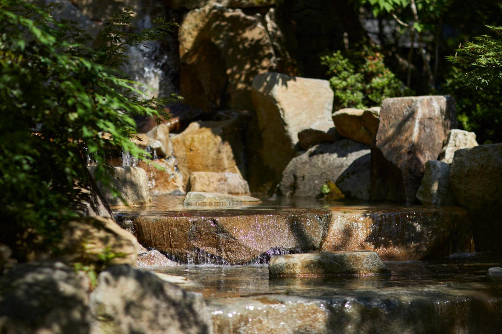 The Hotel Sanraku Kanazawa 21Th December 2022 Open Εξωτερικό φωτογραφία The hot springs at the top of the falls