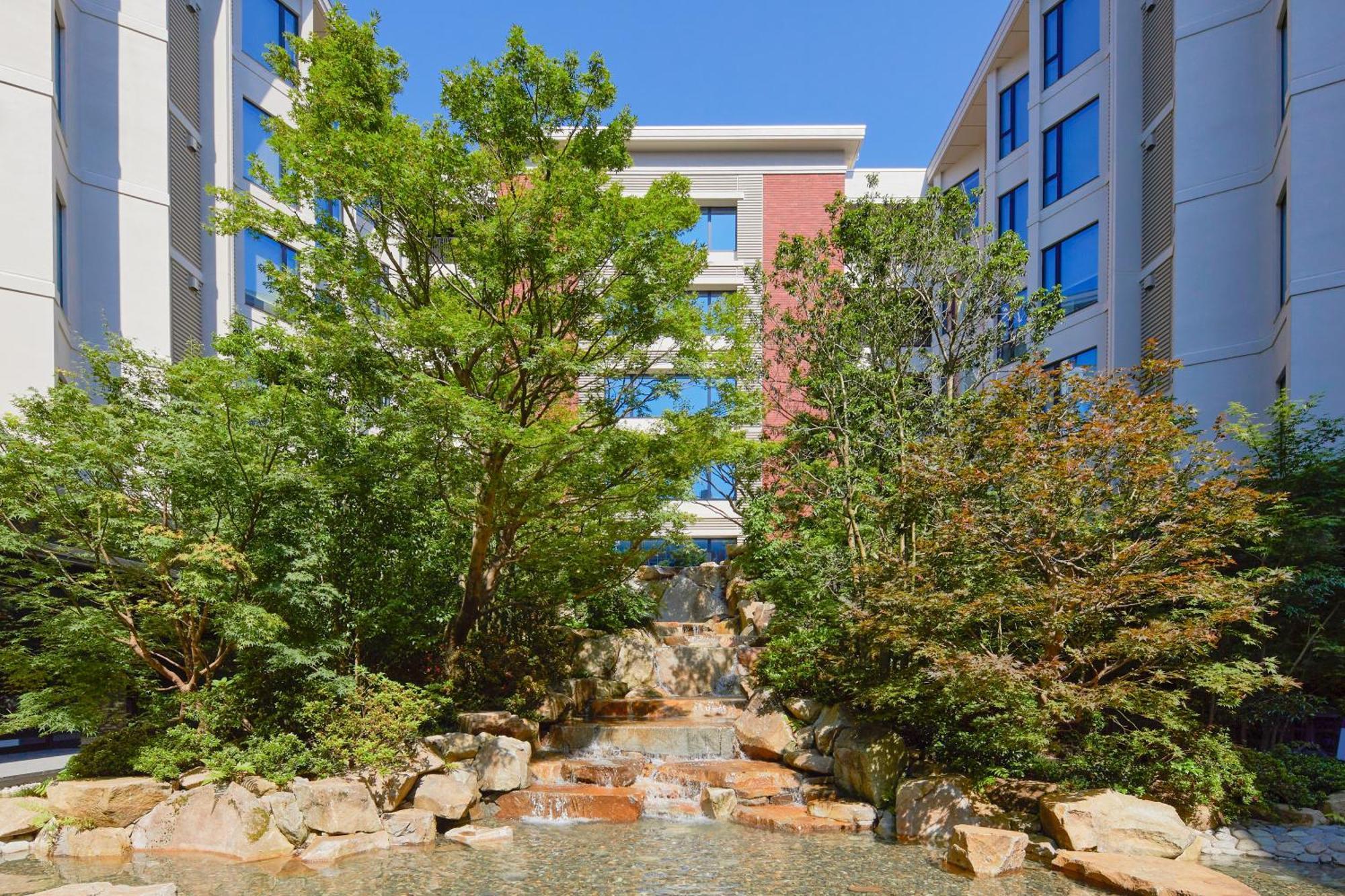 The Hotel Sanraku Kanazawa 21Th December 2022 Open Εξωτερικό φωτογραφία The courtyard at the center of the building